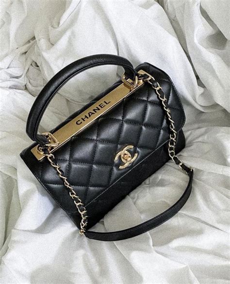 trousse trucchi chanel|the chanel trendy cc bag.